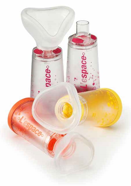CAMERA DISTANZIATRICE PER EROGATORI SPRAY PREDOSATI L'ESPACE 220ML PER NEONATI SPAZIO MORTO 34ML CON MASCHERA VALVOLA INSPIRAZIONE 2 VALVOLE ESPIRAZIONE CODICE COLORE ARANCIO - farmasconti.eu